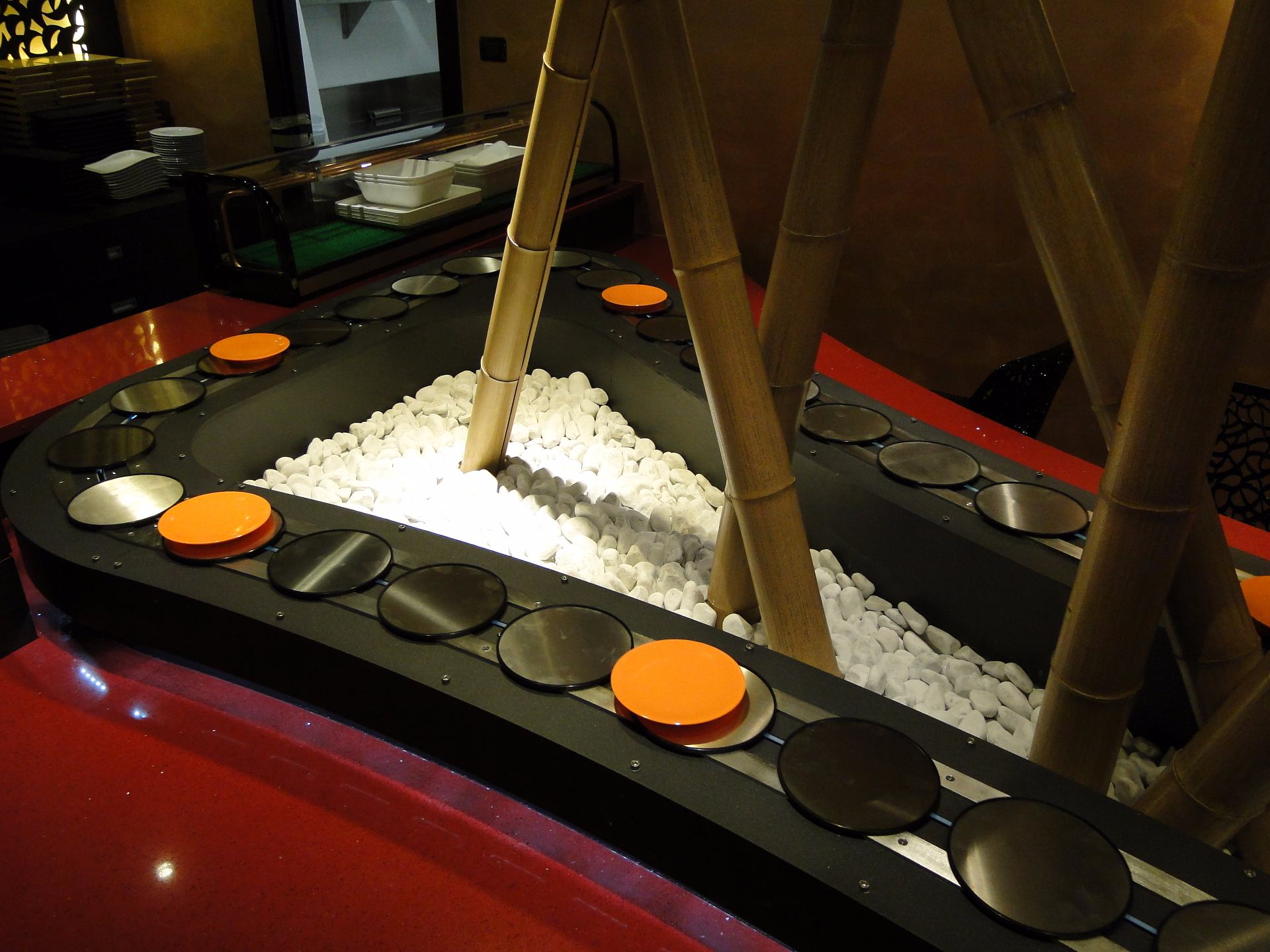 Sushi conveyor system